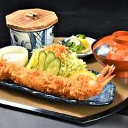 味！大きさ！値段！三拍子揃った日本一の海老フライをご賞味下さい。