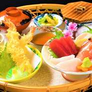 当店自慢のお刺身と天ぷらが一緒に楽しめます！　※お刺身の内容は季節により異なります。