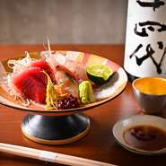 季節に応じた旬の魚を日本酒と共にいただけます。
お刺身だけでなく、焼き魚や煮魚もございます。