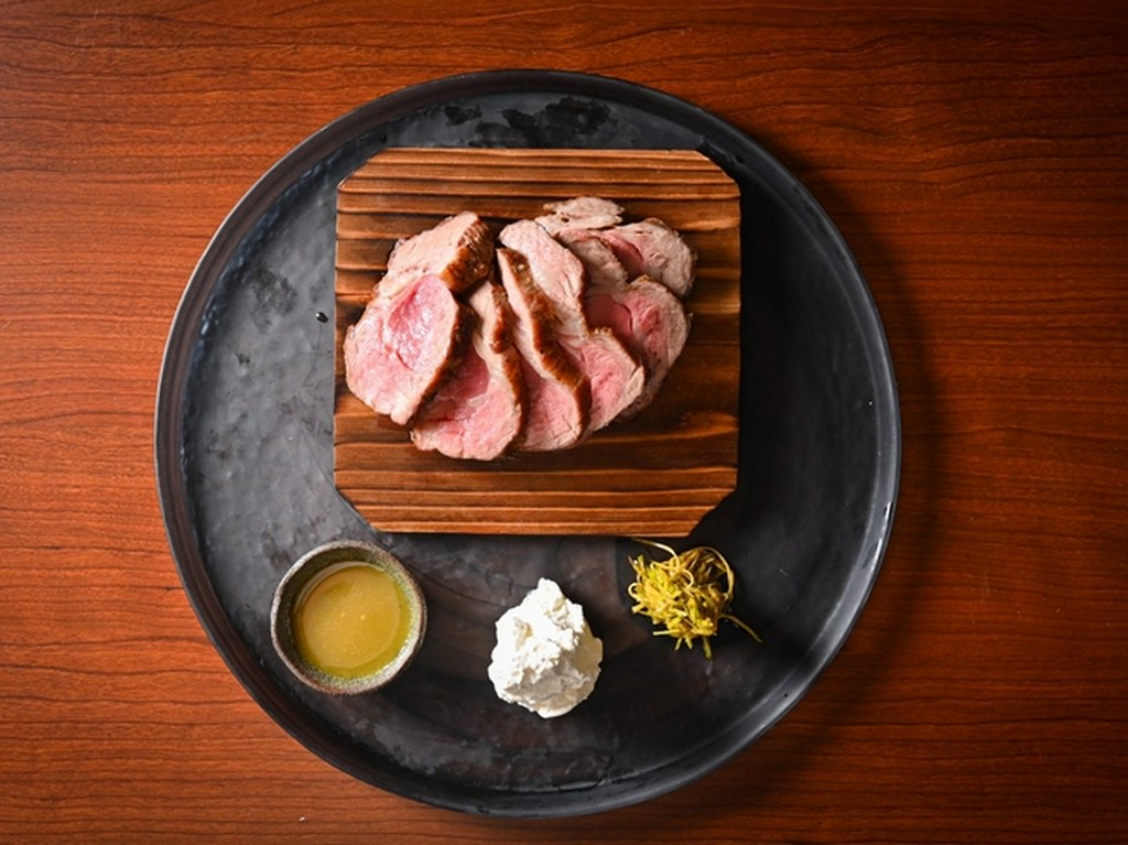 ラム肩ロース~藁の瞬間スモーク~