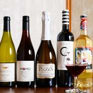 世界各国のワインを200種取り揃えております。