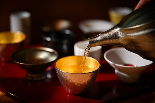 オーナー自ら選りすぐりの器は種類が豊富で目で見て楽しめる。