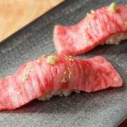 グループ店「寿司入船」のこだわりのシャリを使用した炙り肉寿司。相州和牛と相州牛の2種類ございます。