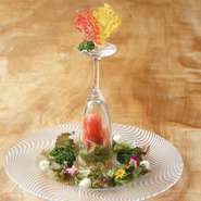 季節野菜や自社農園で栽培している無農薬野菜を使用している時もございます。
