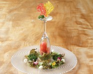 季節野菜や自社農園で栽培している無農薬野菜を使用している時もございます。
