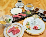 本日の前菜（相州牛カルパッチョ入り）
相州牛寿司食べ比べ（相州和牛・相州牛）
相州牛ステーキ食べ比べ（サーロイン・フィレ）
ライス、スープ、ドリンク
