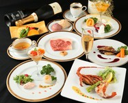 本日の前菜・本日の一品・伊勢海老鉄板焼き・厳選野菜・厳選ステーキ80g(お肉の種類でお値段が変わります)・ライス又はガーリックライス・スープ・デザート・ドリンク