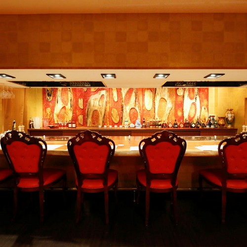 人気のカウンター席は料理を五感で楽しめます