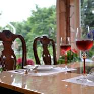 テラス席（昼）ワンちゃんとお食事もできます。