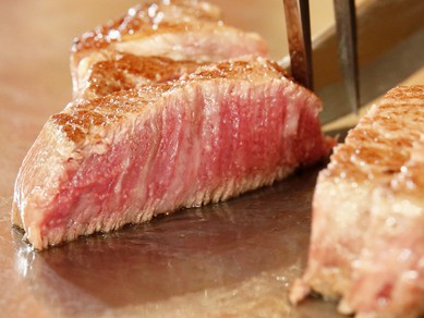 ステーキハウス 最高級の食材と非日常的なくつろぎの空間