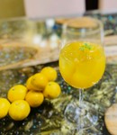 自社農園でとれた農薬不使用の湘南ゴールドで作ったジュースです。