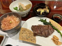 ミニサラダ、選べるステーキ80g、わさび丼、味噌汁、グラスデザート、食後のお飲み物
・国産牛ランイチステーキ(80g)¥6,850
・伊豆牛サーロインステーキ(80g)¥8,560
・伊豆牛サーロインステーキ(200g)¥15,980