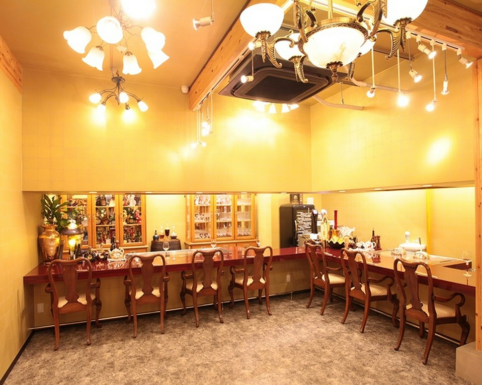 カウンター席・テーブル席、両方ございます