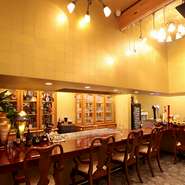 ライブ感も楽しめるカウンター席がございます。