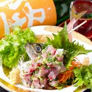 ※こだわりの地魚は毎朝変わりますのでご来店のなってからご確認下さい。

アジたたき　1330円
朝どれぷりっぷりの鯵は最高です

金目鯛刺身　3300円
生しらす刺身　1480円
ホタテ刺身　1480円
中トロ刺身　2980円

