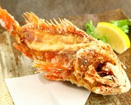 伊東の名物!
身はふっくら、頭の骨まで食べられる王道の逸品です。