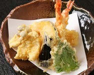 天ぷら盛り合わせ　1610円

エビフライ(２本)　1480円

カキフライ(４個)　1280円

アジのなめろうフライ　630円

ポテト　520円

アジフライ　760円
