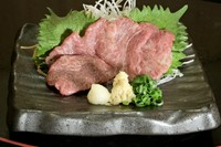 鶏の唐揚げ　760円

馬刺し　1280円

つくね　780円

鶏軟骨の唐揚げ　680円

本日のハンバーグ　1330円