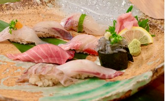 地魚にぎり　4900円
