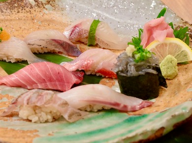 地魚にぎり　4900円
