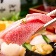 中トロ　650円
マグロ　460円
生うに　1960円
いくら　680円
金目鯛　780円
アジ　430円
生しらす　430円
穴子　760円　
ホタテ　790円
ネギトロ　440円
ムシエビ　300円
サーモン　480円
