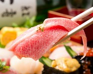 中トロ　650円
マグロ　460円
生うに　1960円
いくら　680円
金目鯛　780円
アジ　430円
生しらす　430円
穴子　760円　
ホタテ　790円
ネギトロ　440円
ムシエビ　300円
サーモン　480円