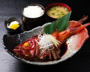 金目鯛煮付け定食 5580円
脂の乗った金目鯛を自家製秘伝の煮付けダレでじっくり煮付けます。
金目鯛塩焼き定食 4800円
エビフライ定食 2080円
カキフライ定食 1680円
本日のハンバーグ定食 1850円