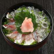 あじ生しらす丼