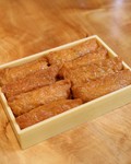 稲荷鮨（6個入り）…980円 
稲荷鮨（8個入り）…1,280円 
蒸し海老の押し鮨と稲荷寿司…2,280円
