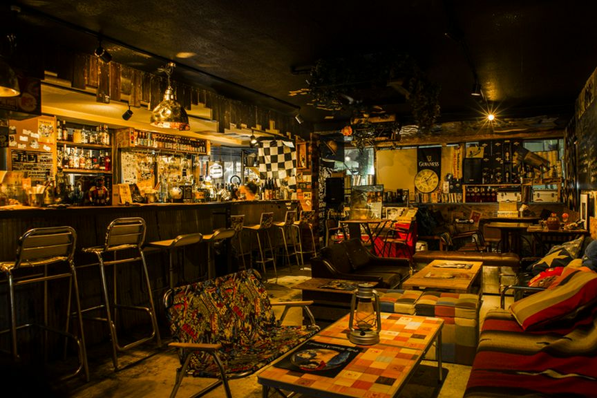 雰囲気の良い店内×ゆったりソファー席 or お洒落なカウンター