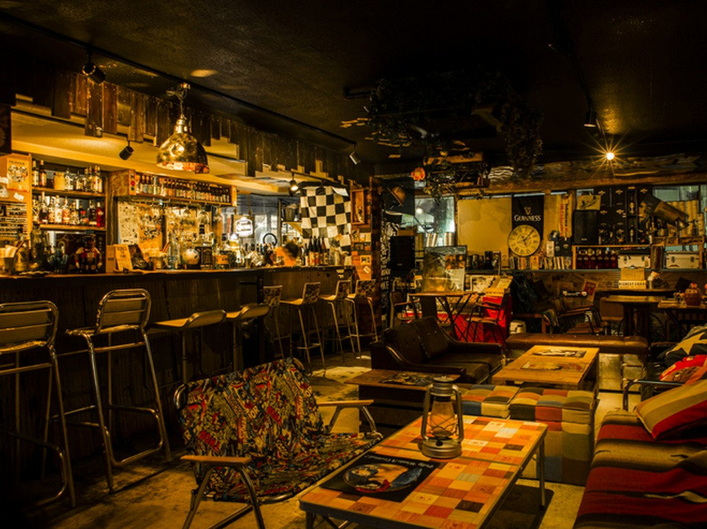 雰囲気の良い店内×ゆったりソファー席 or お洒落なカウンター