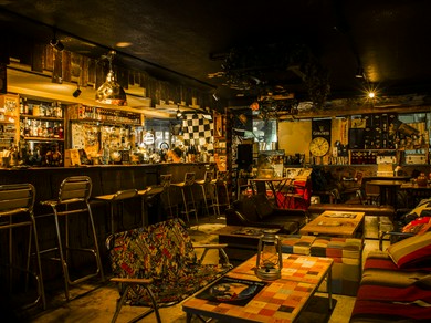 雰囲気の良い店内×ゆったりソファー席 or お洒落なカウンター