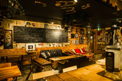 広い店内は少人数で貸し切りもできます