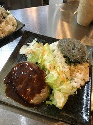 国産牛のデミグラスハンバーグ