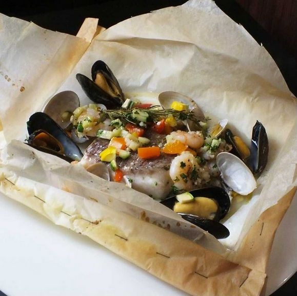 魚介の紙包み焼き“カルトッチョ”