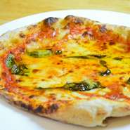 1番人気は定番のマルゲリータ！　モッツァレラチーズ、バジル、トマトソースのシンプルなピザ。