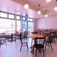 広々とした店内です