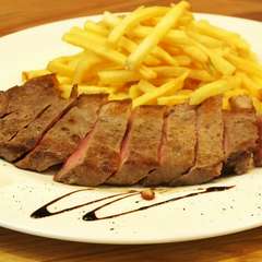 ボリュームのあるステーキもございます