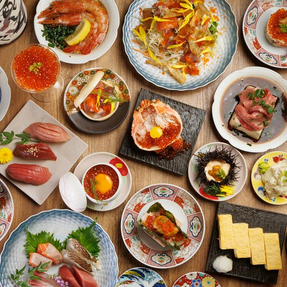 新鮮な魚介類や、見た目も優美な創作料理を多数用意