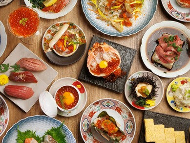 新鮮な魚介類や、見た目も優美な創作料理を多数用意