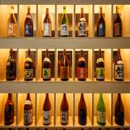 全国各地より取り寄せる日本酒と海鮮料理のマリアージュは大人の食事の楽しみ方の一つです。