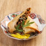 和牛の風味・旨味とたけのこの食感を、香ばしく包んだ贅沢春巻き。