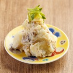 富士山型に盛り付けた、美味しくて可愛い人気のポテサラ。