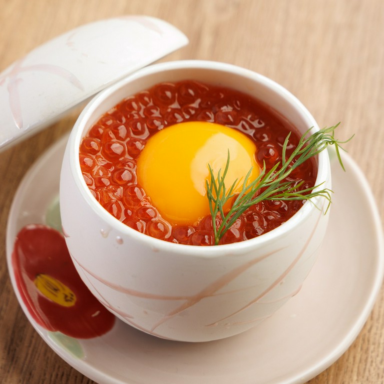 黄身といくらの茶碗蒸し