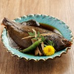 おすすめ
脂乗りが美しい季節のお魚を甘く香ばしく煮上げ、出汁の旨味をじんわりと含ませました。