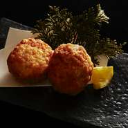 20周年を経た今もなお衰えない人気商品。海老のプリッと感が嬉しいふわふわの真丈。