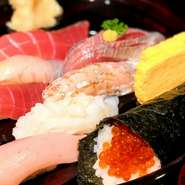 相模湾・小田原漁港から水揚げされる厳選された寿司ネタをお楽しみください。