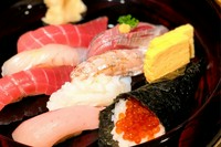 相模湾・小田原漁港から水揚げされる厳選された寿司ネタをお楽しみください。