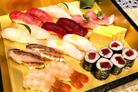 相模湾・小田原漁港で水揚げされる新鮮なネタをお楽しみください。