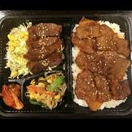 「menu」「wolt」「paypayピックアップ」対応しております。ボリューム満点な肉丼ぶりたくさん、韓国料理の石焼ビビンバ、チゲ、チヂミ、チャプチェ、自家製キムチ・カクテキなど、本場の味を自宅でご堪能ください！